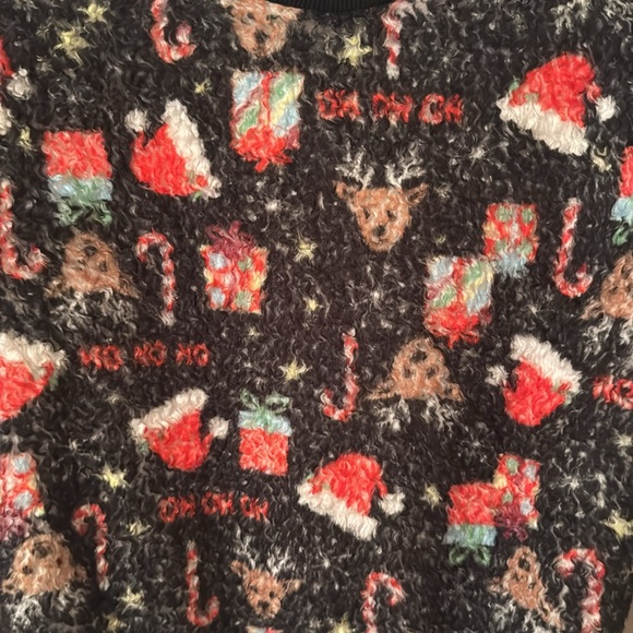 Christmas sweater size medium - Picture 2 of 3